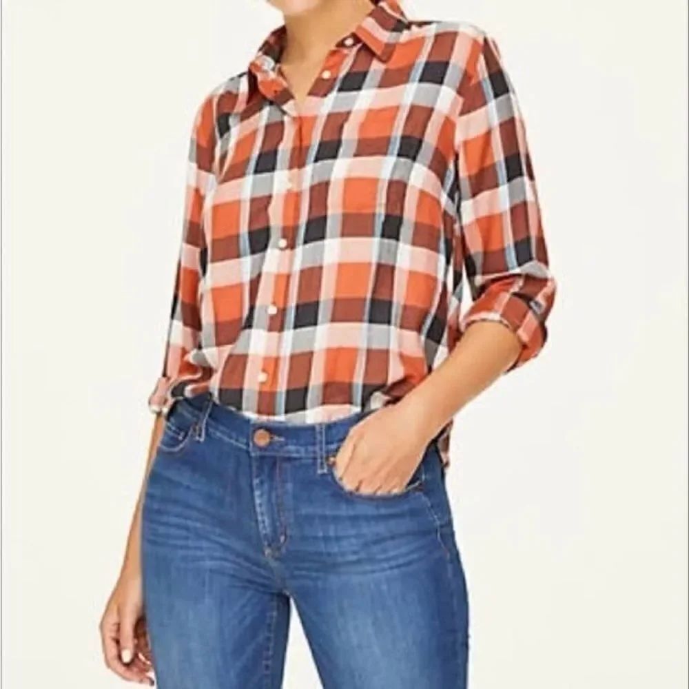 LOFT lightweight plaid button front shirt size S.